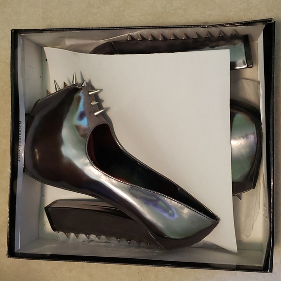 Veda Soul Bond-Worn Once-Spikes-Gun Metal Gray Metallic - Picture 12 of 14